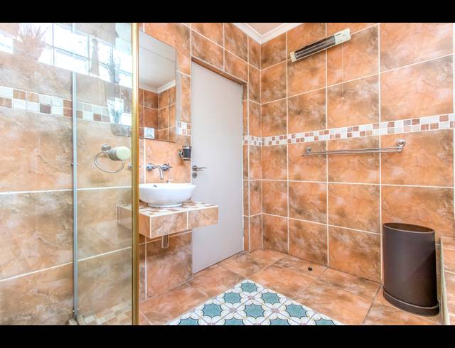 1 BEDROOM APARTMENT TO LET IN WOODMEAD